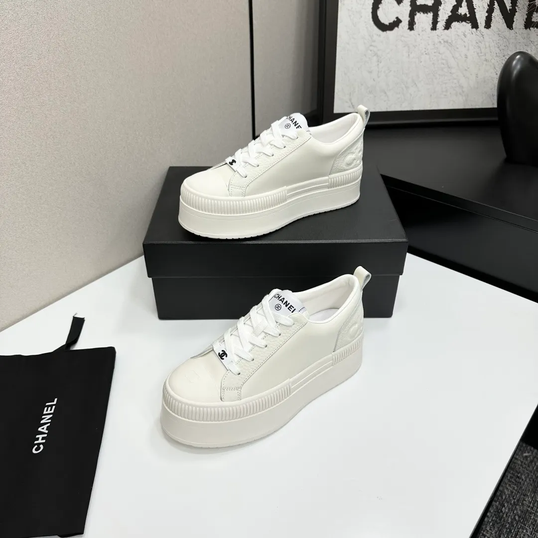 👟👟Ex-factory price 560👟👟Chanel Panda Shoes! 2025 counter's top casual sports shoes. This classic design; the upper is electro-embroidered with a variety of techniques; the outsole is fashionable and sporty; the unusual inclusion of a variety of color matching elements... The diversified mix and match is very good-looking and versatile, and can be used for leisure, fashion, sports, and outdoor... ꫛꫀꪝ Go➫ Materials: ❶Upper made of: original imported first-layer silk cowhide + original waterproof cloth + original first-layer cowhide ❷Inner lining: Breathable mesh ❸ Outsole based on: original TPU combination outsole, full set of boutique packaging for women 35–41